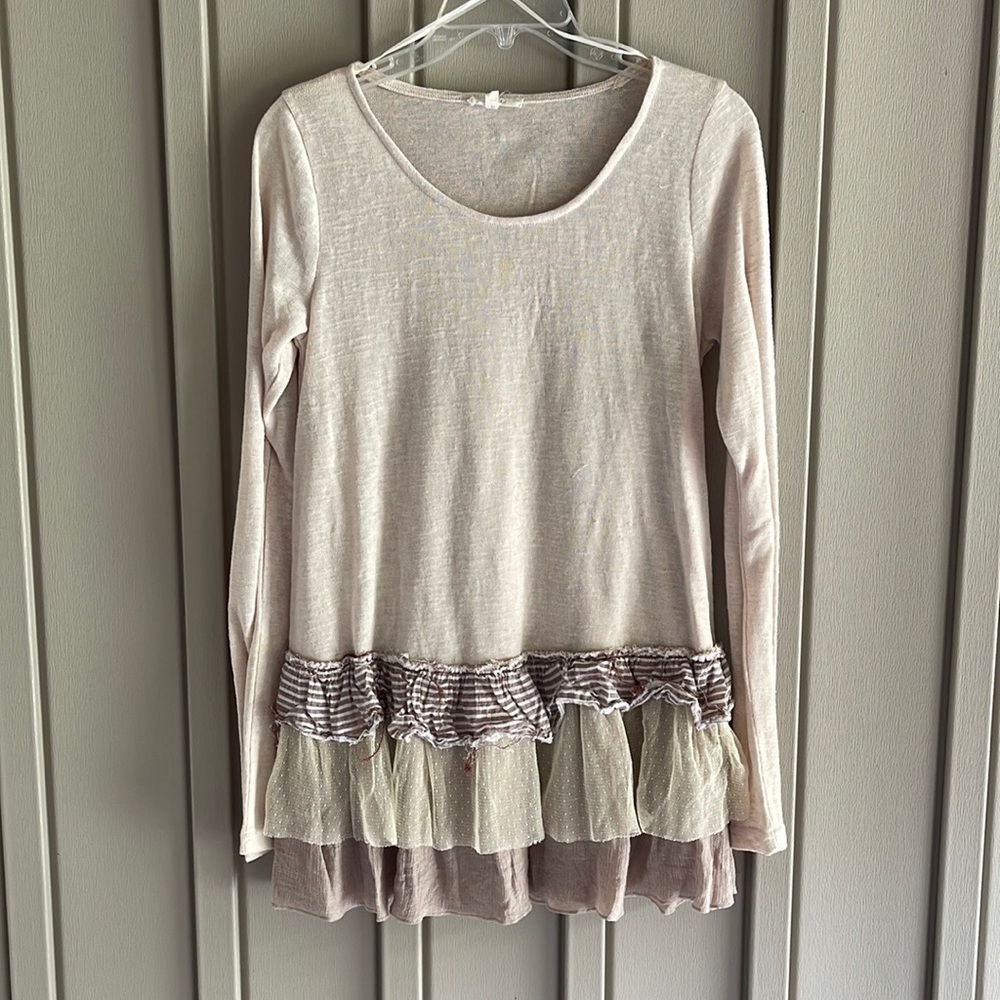 Easel Tiered Ruffled Cream Long Sleeve Top size Small